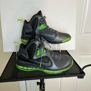 Lebron 9 ‘Dunkman’ size 9 Grey, Black & fluorescent green